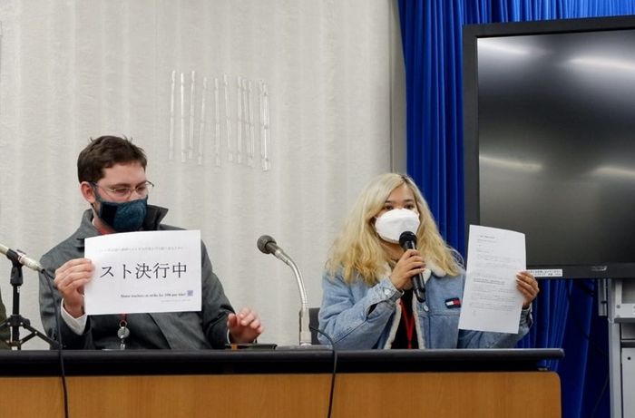 비정규춘투 기자회견에 함께 한 영어 원어민 강사들