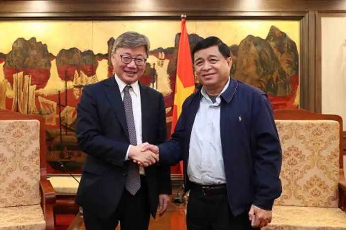 채희봉 한국가스공사 사장과 응우옌찌중 베트남 기획투자부 장관
