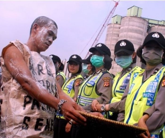2015년 인도네시아 수카부미에서 벌어진 시멘트자바(Semen Jawa) 반대 시위