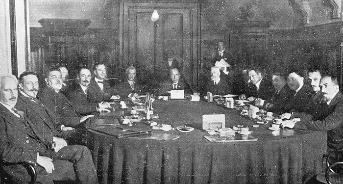 무솔리니 각료회의 첫 회의 