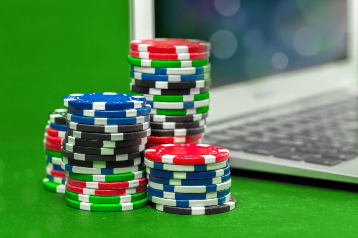 poker-chips-table