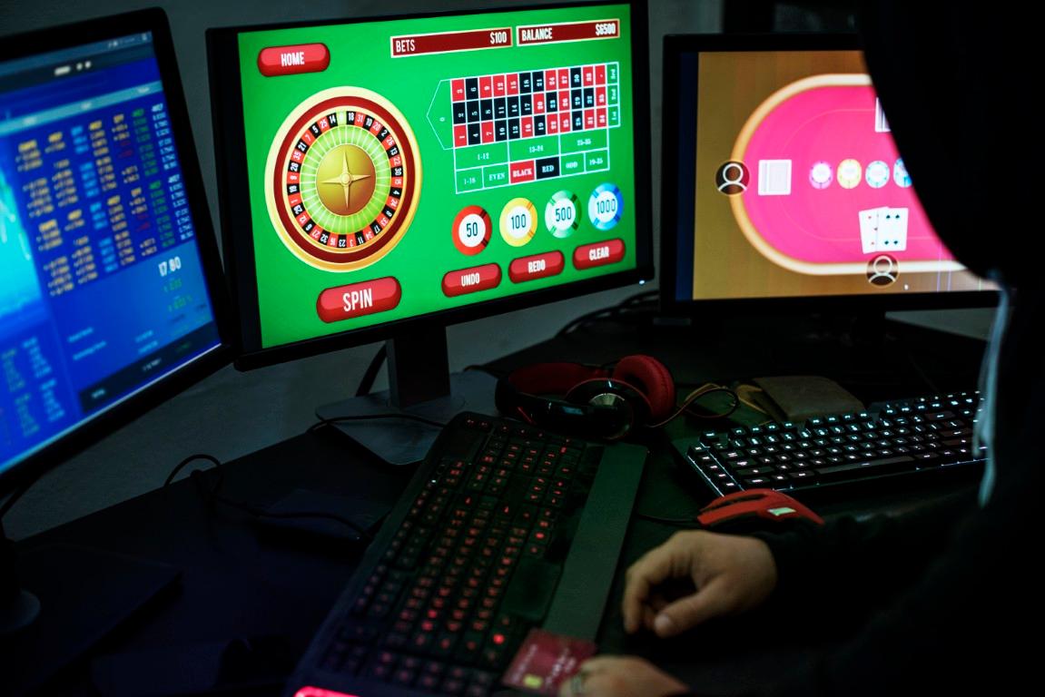 playing-gambling-online-computer-laptop