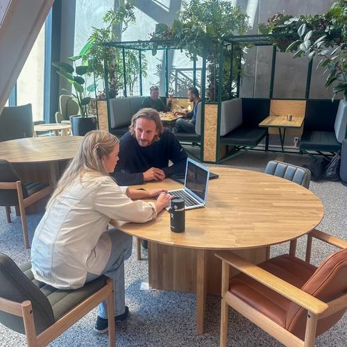 Brukte møbler får nytt liv og viser hvordan sirkulærøkonomi fungerer i praksis!