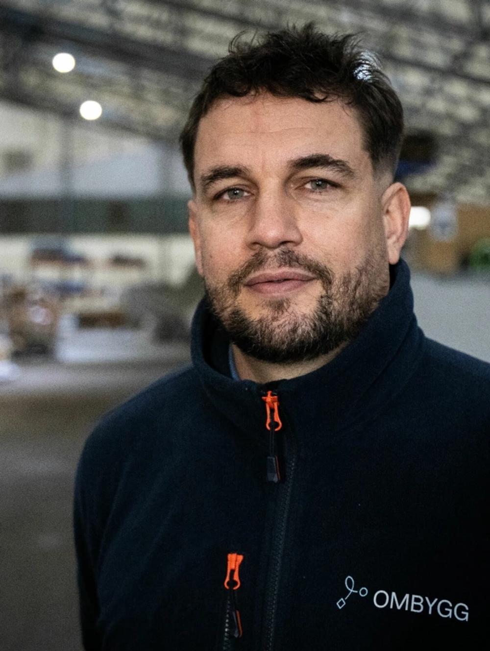 SOLGT: Bildet i bakgrunnen ble funnet innimellom et lass med finerplater etter en utstilling på Økernsenteret. 