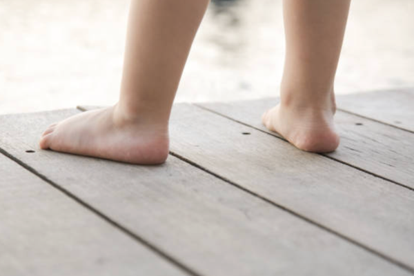 Flat Feet in Kids: When to Worry
