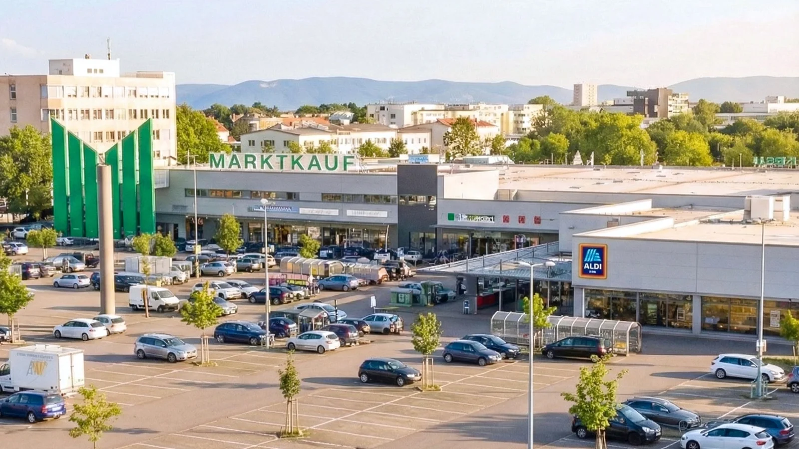 Marktkauf Scheck-In Center und Aldi in Mannheim