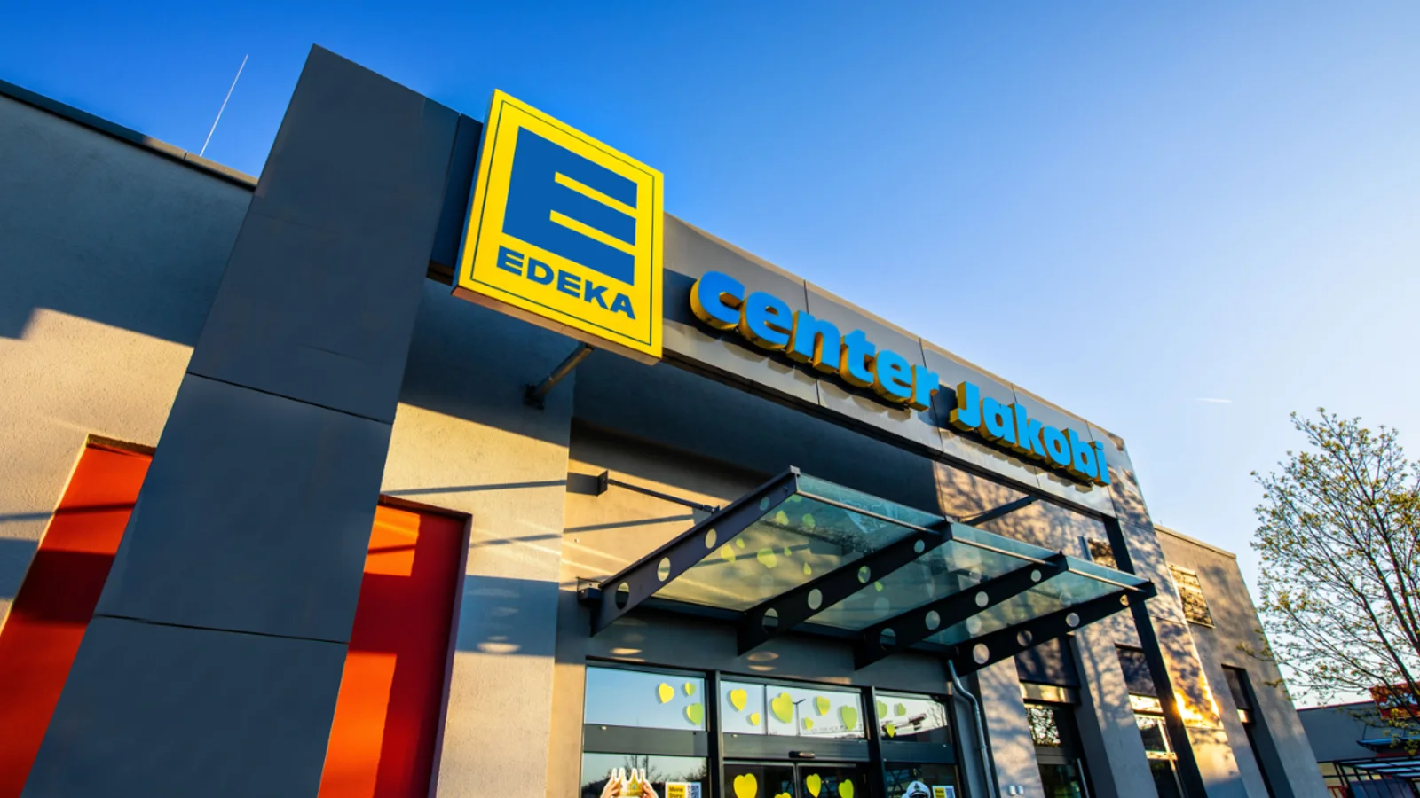 Eingang zum Edeka-Center im Hahn Pluswertfonds 187 (copyright-Hahn Gruppe)