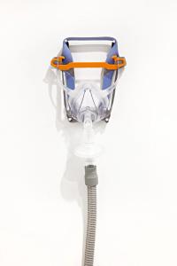 Homonyme, 2018, Plastic tube and breathing apparatus, cotton fabric, velcro, Mask: 30 × 19 × 10 cm, Tube: 240 cm ø 5 cm (undefined), Berenice Olmedo, Jan Kaps, Cologne