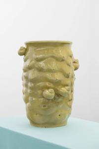 Stoneware jar with body fragments and snails (2023), Daniel Dewar & Grégory Gicquel, Jan Kaps, Cologne