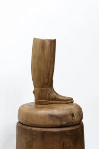 Riding boot (detail), 2011, Plane wood, 160 × 53 × 53 cm (undefined), Daniel Dewar & Grégory Gicquel, Portikus, Frankfurt
