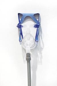 Homonyme, 2018, Plastic tube and breathing apparatus, cotton fabric, velcro, Mask: 35 × 18 × 15 cm, Tube: 200 cm ø 5 cm (undefined), Berenice Olmedo, Jan Kaps, Cologne