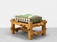 Oak bench with kohlrabi, Savoy cabbage, green stink bugs, cabbage white butterflies, cabbage white caterpillar, earthworms and snails (2025), Daniel Dewar & Grégory Gicquel, Jan Kaps, Cologne