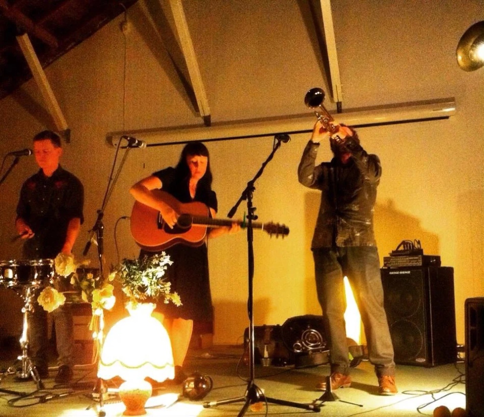 Eb & Sparrow. St Peter's Hall Paekakariki. 2015