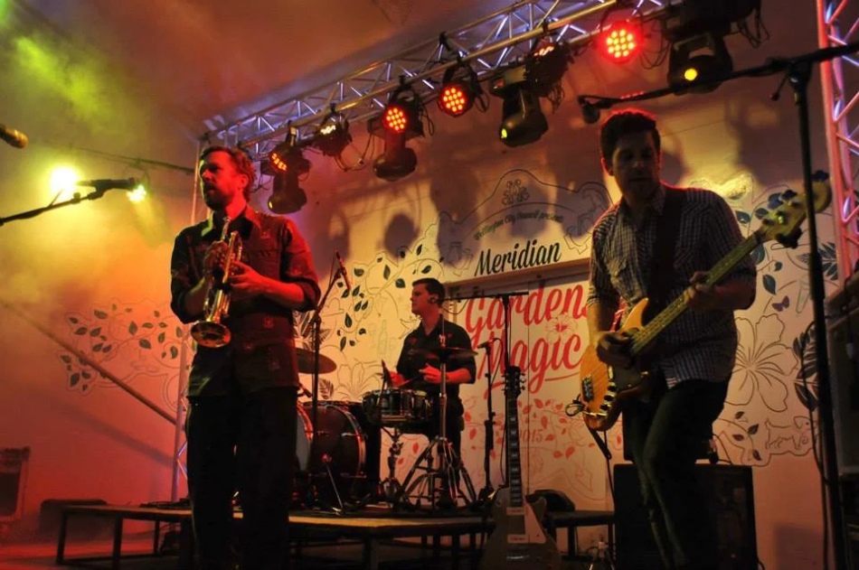 Eb & Sparrow. Meridian Gardens Magic, Wellington, 2015