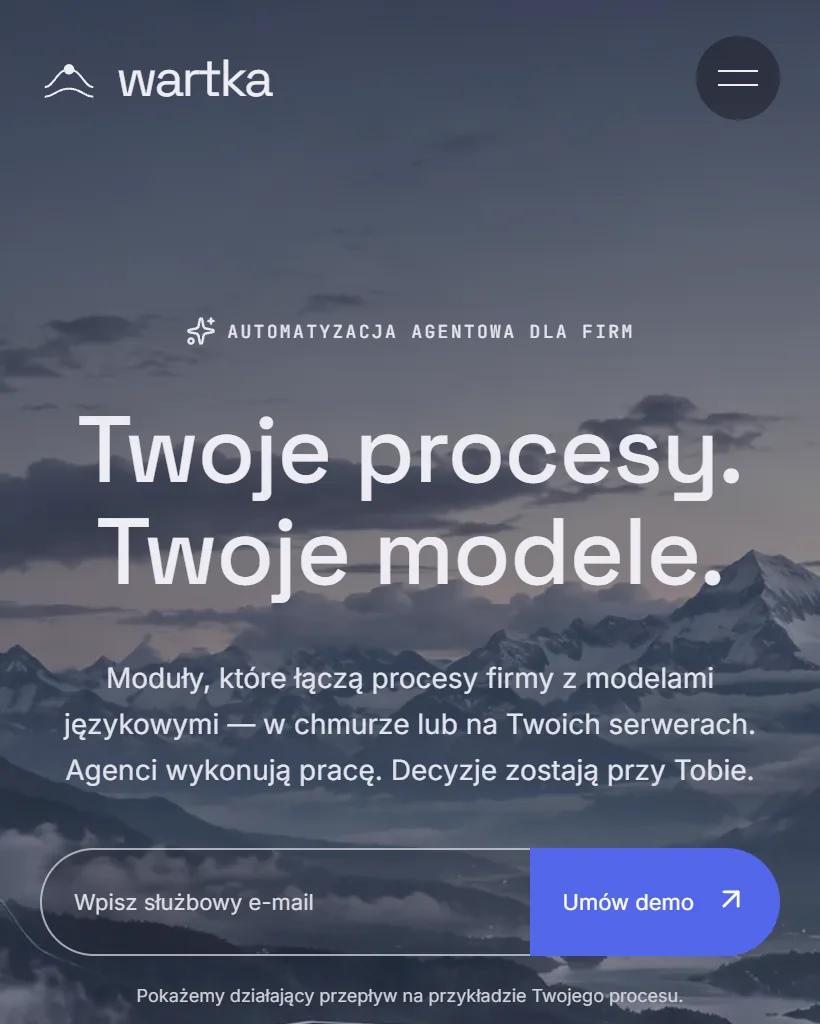 Mobilny widok strony Wartka: hasło „Twoje procesy. Twoje modele.” na tle alpejskiej doliny o niebieskiej godzinie