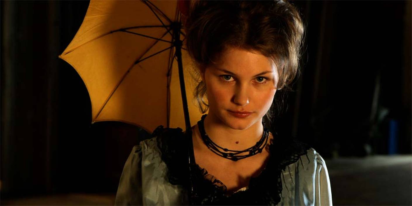 Iben Akerlie i filmatiseringen av Knut Hamsuns roman Victoria