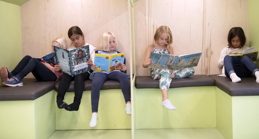 Barn som leser på Sølvberget 