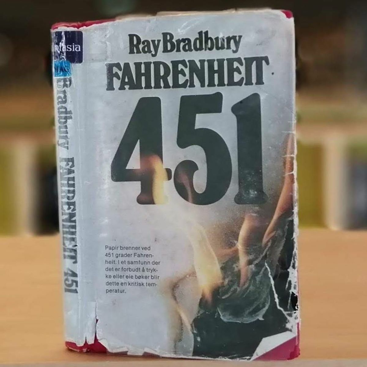 Boka Fahrenheit 451 av Rey Bradbury