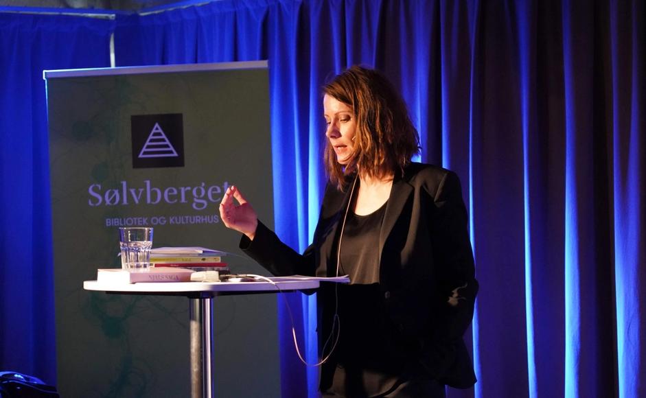 Forfatter Gerður Kristný holder foredrag om Njåls saga på Klassikerlørdag i 2019