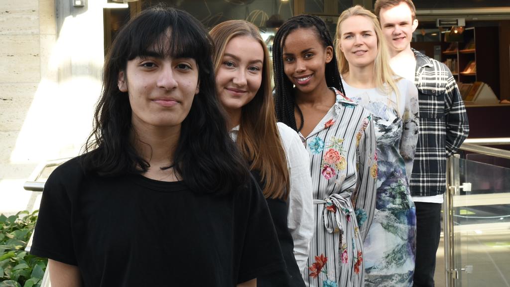 Sølvbergets egen skrivegruppe, Poesi for unge, er klare med en diktsamling som kan bli årets fineste julegave!