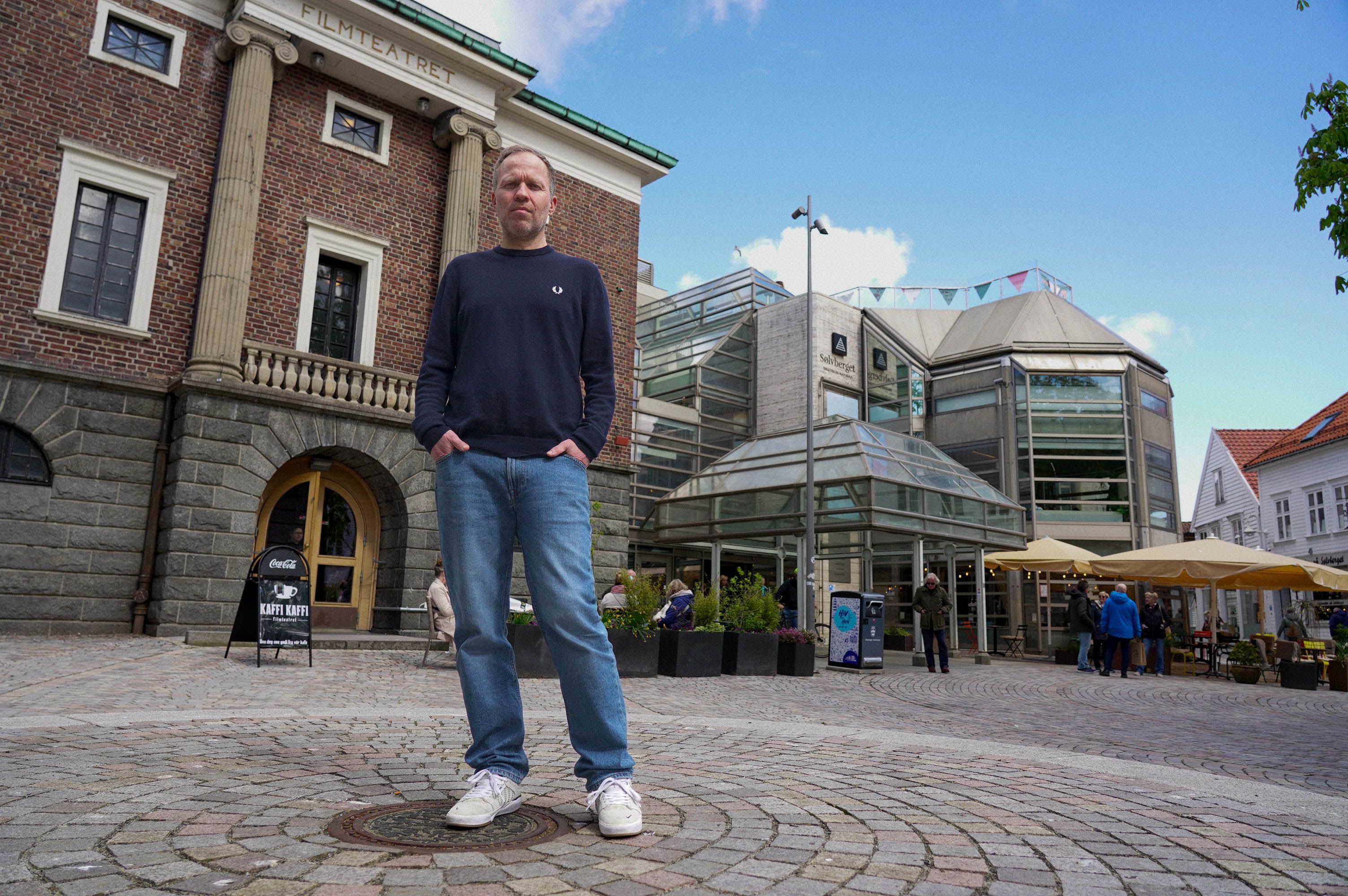 Magnus Cappelen utenfor Sølvberget