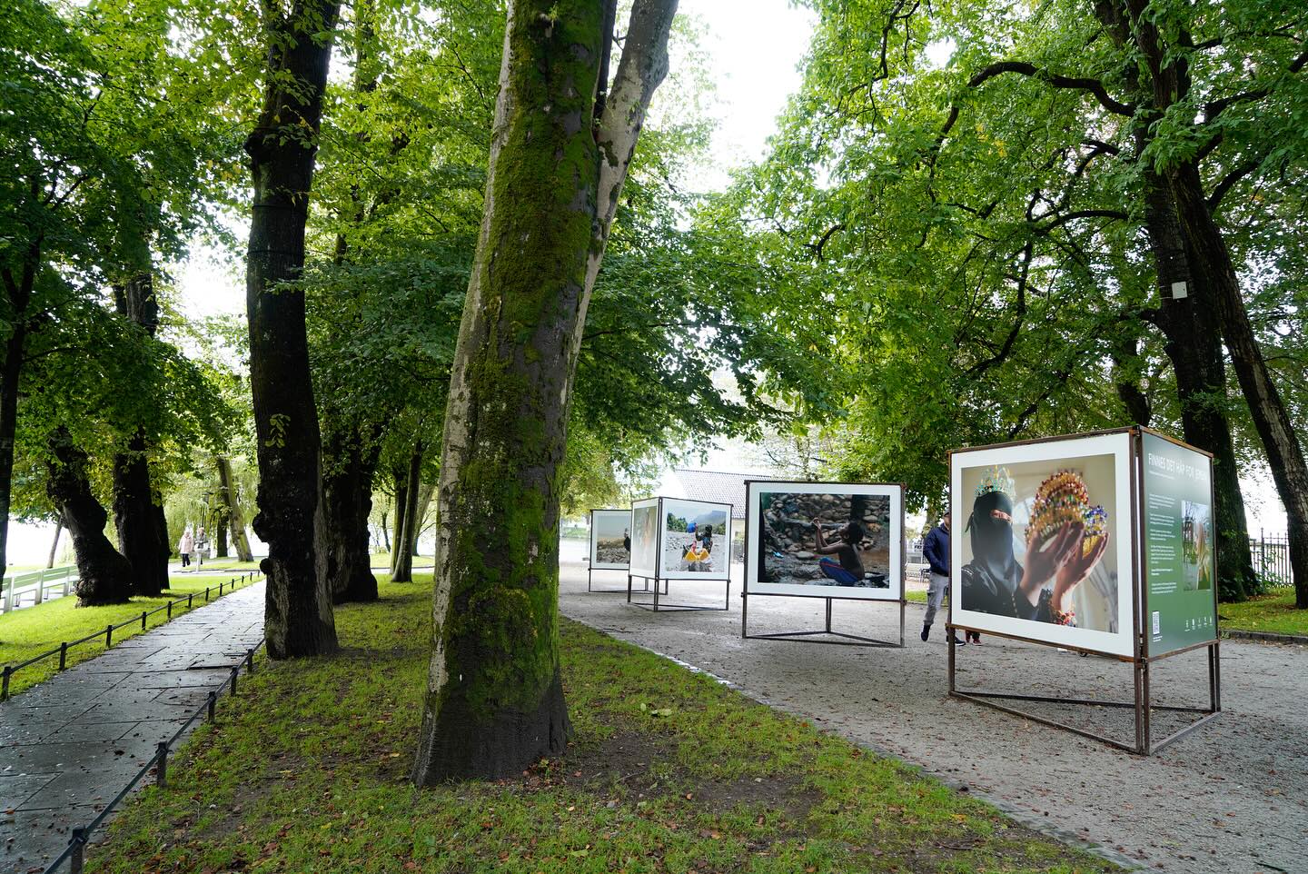 Utstilling i Byparken, Hayat Al-Sharif, fotograf fra Jemen