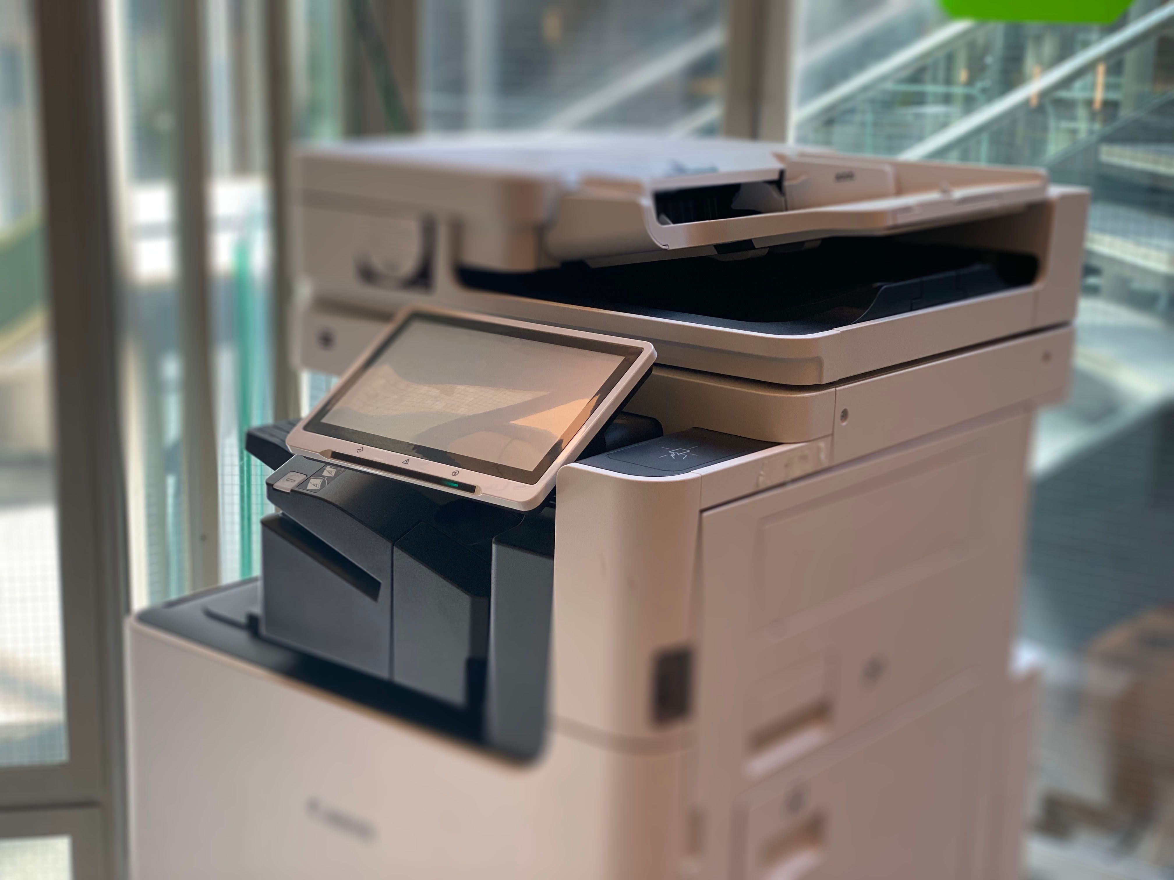 Multifunksjonsskriver som er tilgjengelig på bibliotekene