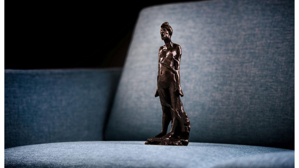 Gustav Vigeland. Angsten står i sofaen