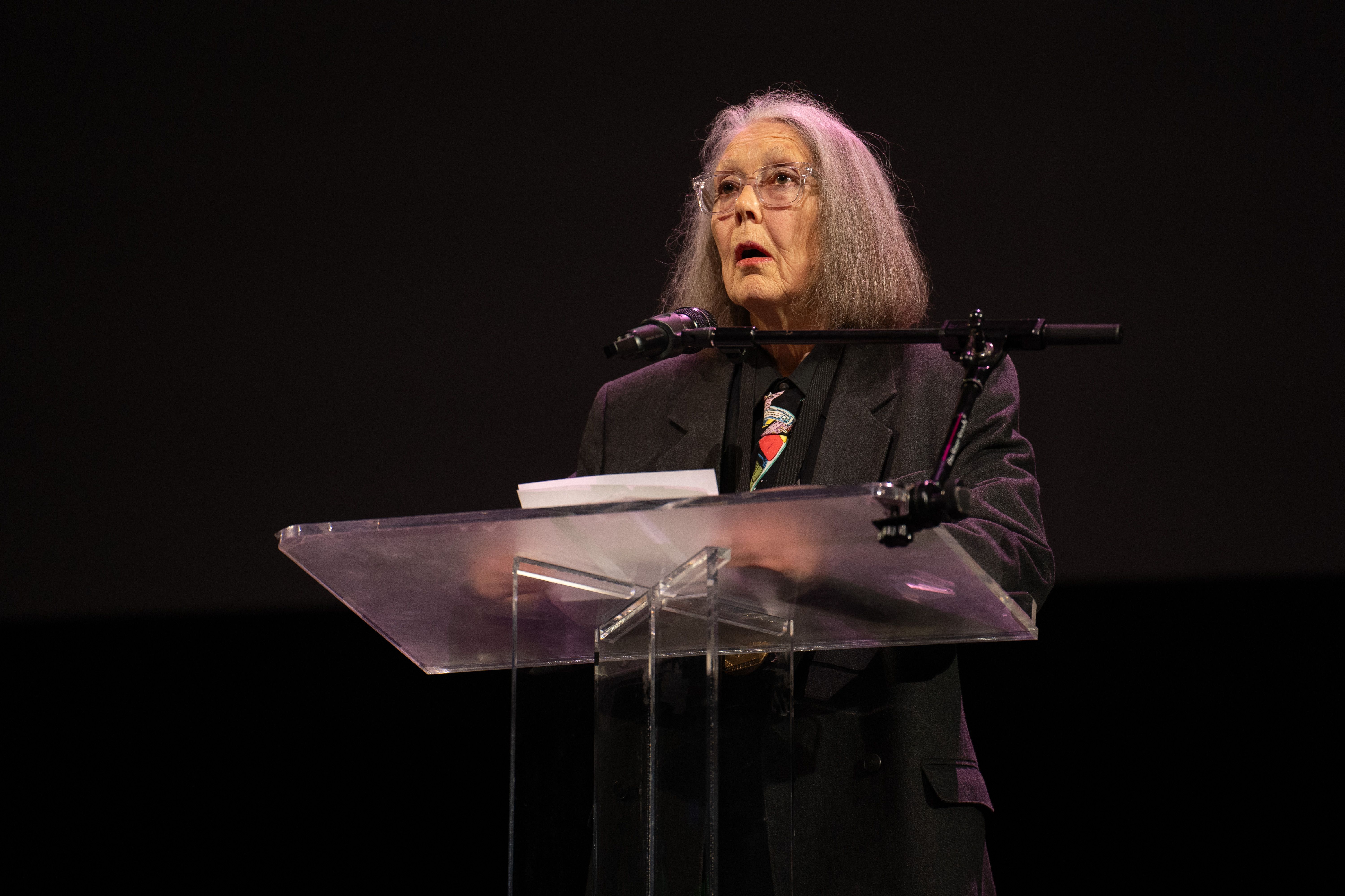 Anne Carson at the National Book Award. Foto av Av Jay Dixit – Eget verk