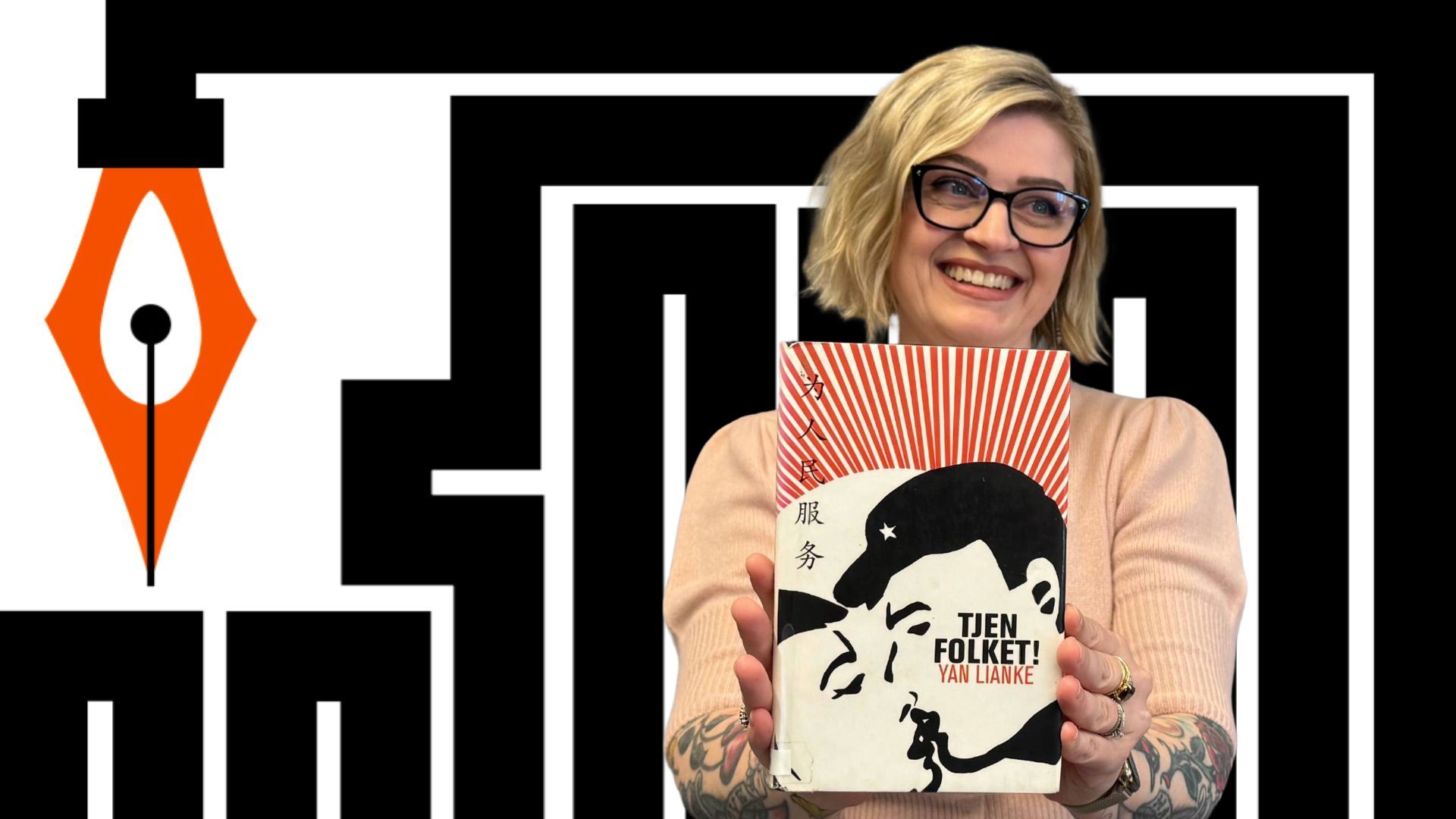 Marianne Hovdan holder boka Tjen folket! foran bakgrunn for Ytringsfrihetsbyen Stavanger