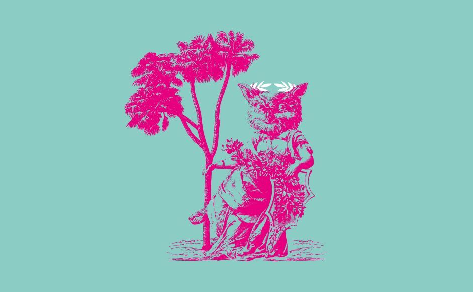 En ugle som sitter foran et tre. Biblå + museer = høstferie med opplevelser