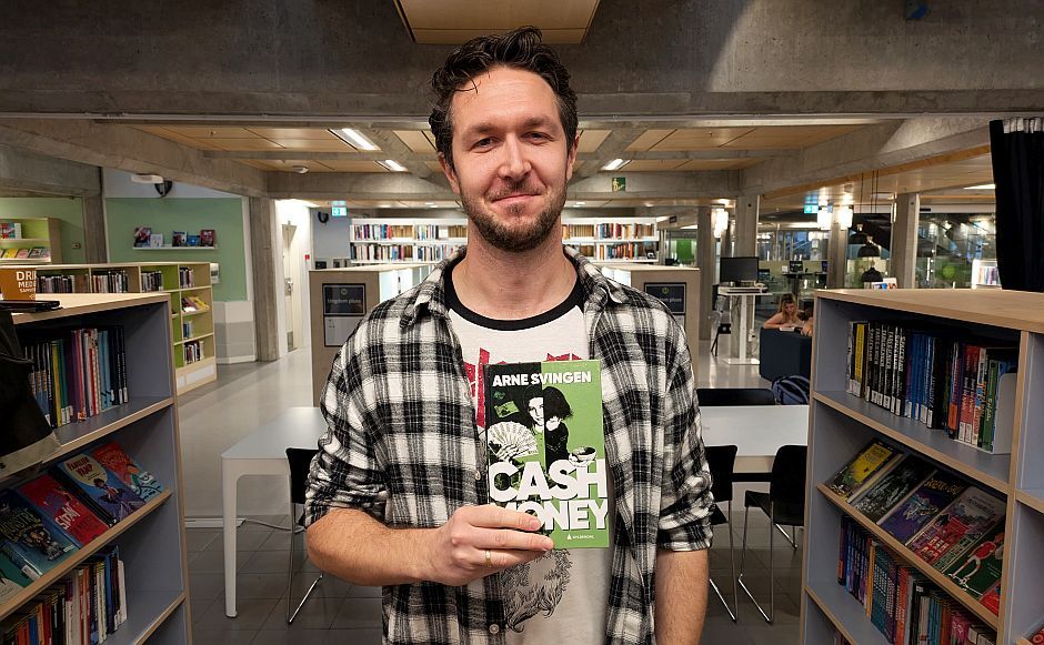 Jørgen Johannessen held boka Cash money i bibliotekmiljø