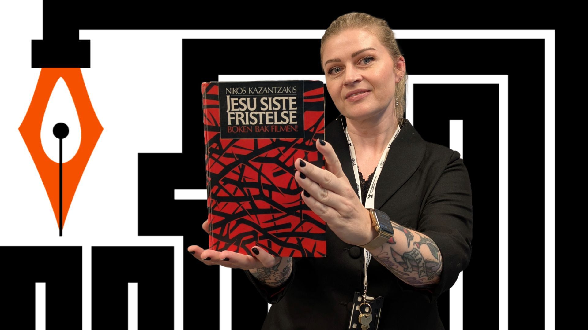 Marianne Hovdan holder boka Jesu siste fristelse med designelement fra Ytringsfrihetsbyen Stavanger som bakgrunn