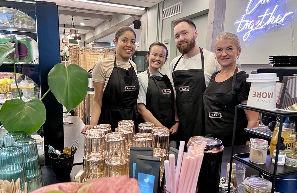 Foto av ansatte på Frænd Cafe i 4. etasje på Sølvberget.