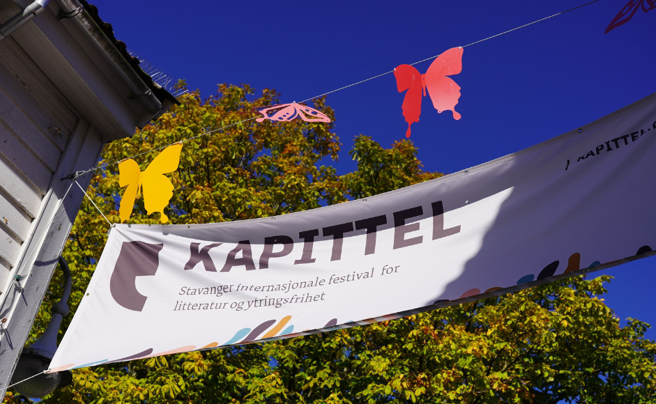 Kapittelbanner i en gate i Stavanger