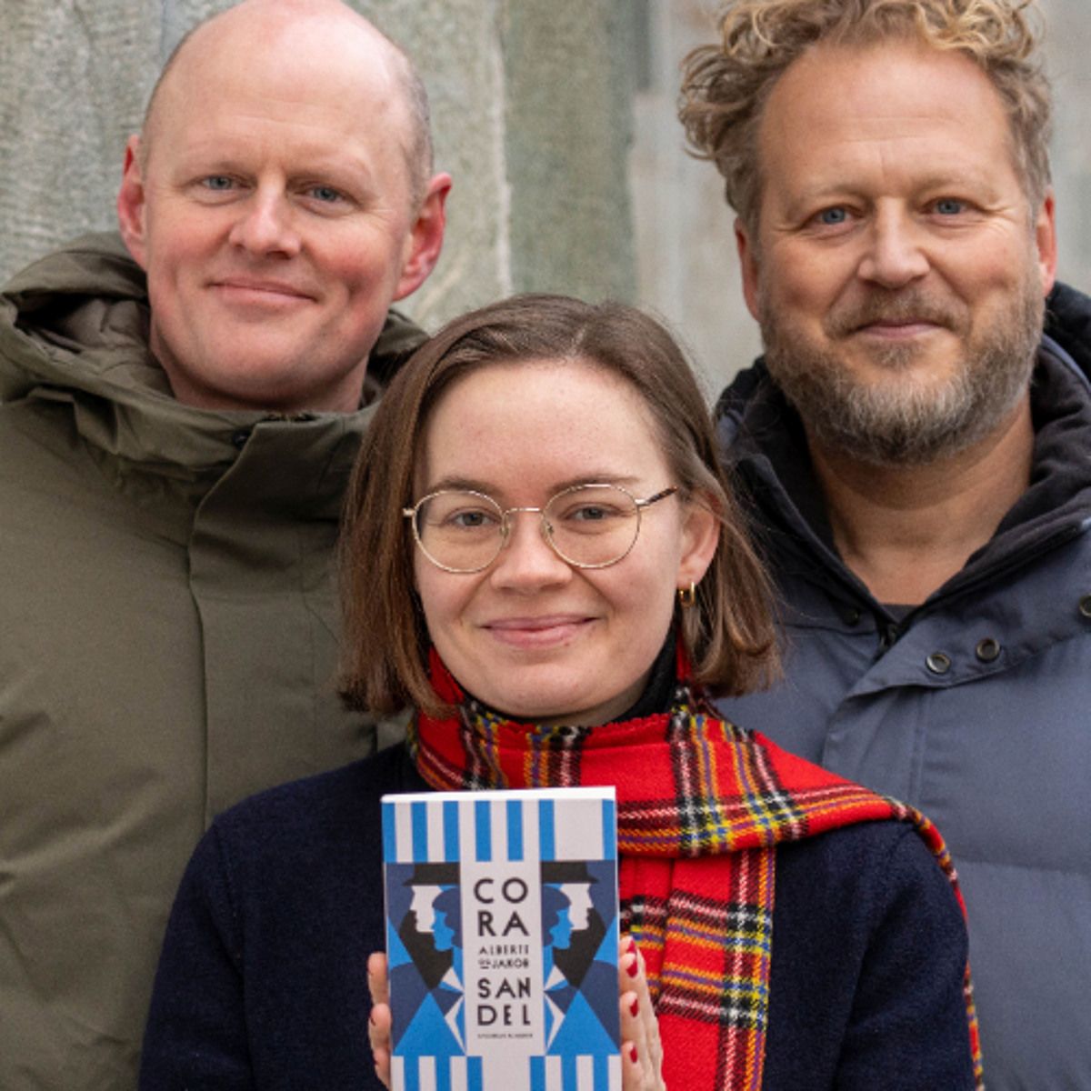 Les Alberte og Jakob sammen med oss