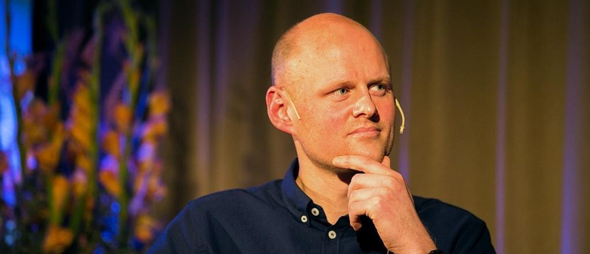 Åsmund Ådnøy portrett på scene