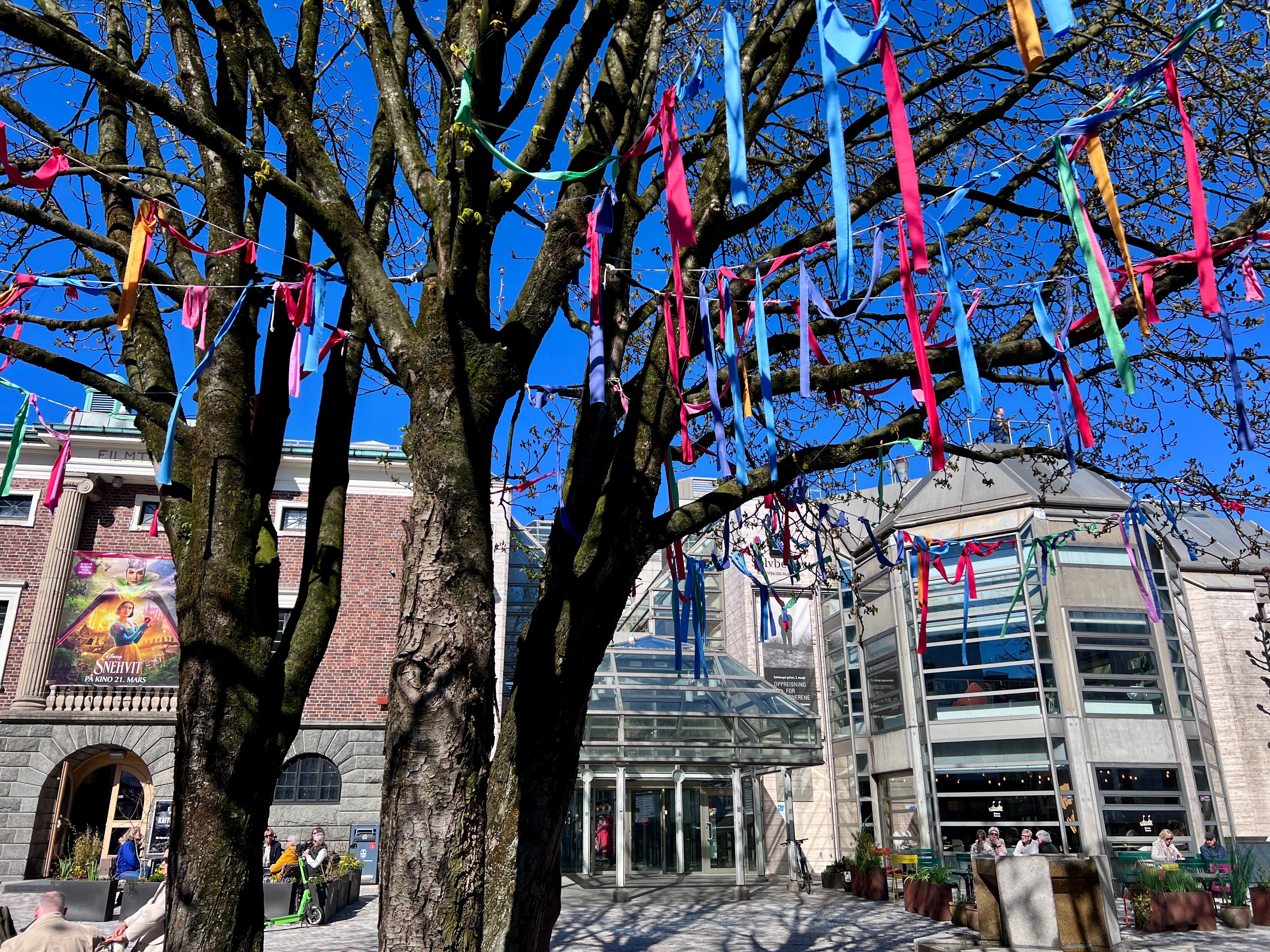Foto av Sølvberget bibliotek og kulturhus i april 2025