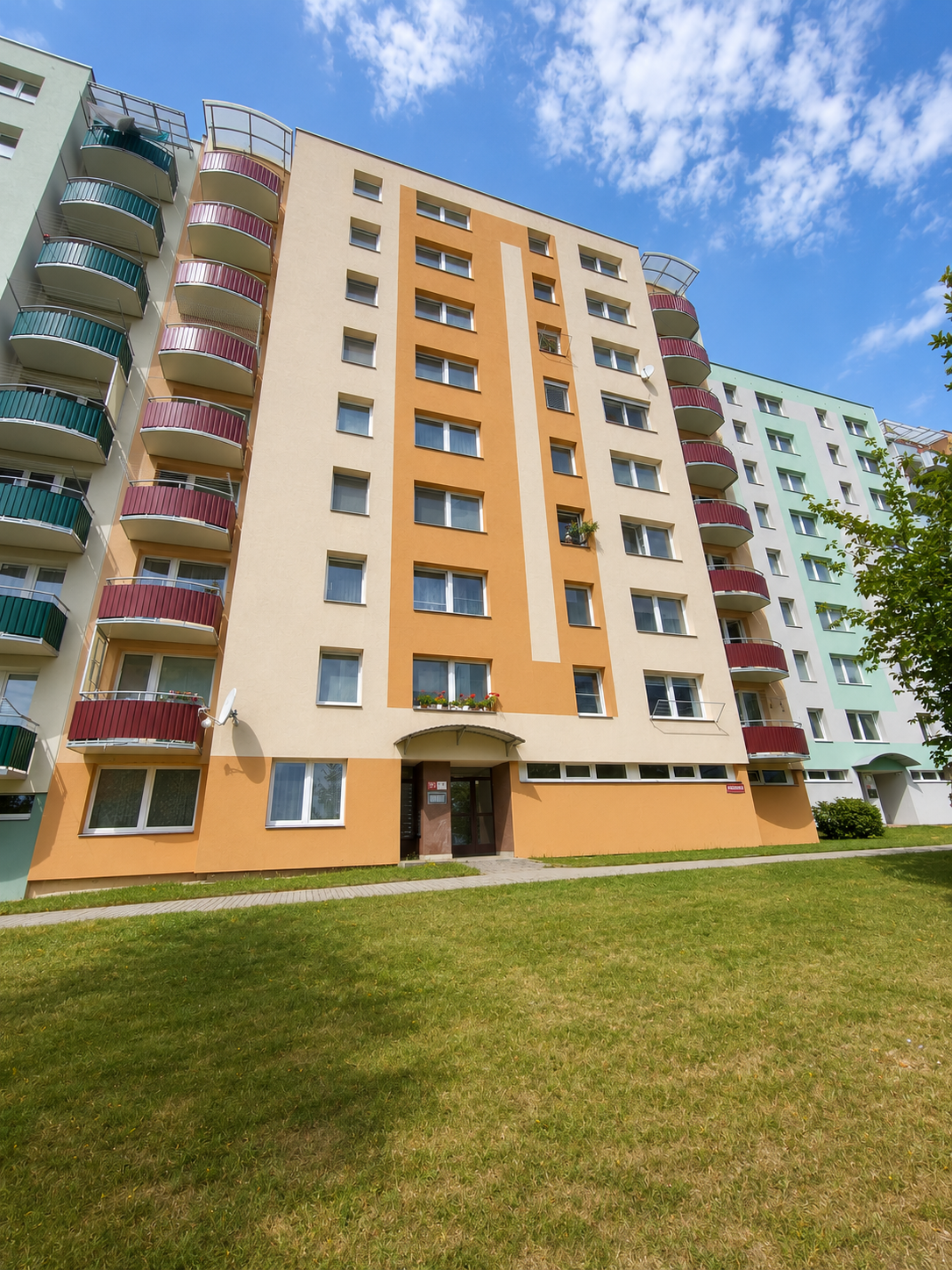Podnájem světlého bytu 2+1 s balkónem - ul. Prachatická,Č.B.