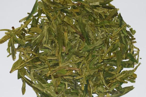 Wholesale premium Da Fo (Big Buddha) Longjing green tea from Xinchang, featuring flat and straight dry leaves.