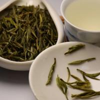 Quality evaluation of wholesale Huoshan Yellow Bud tea: loose leaves, infusion, and leaf bottom.