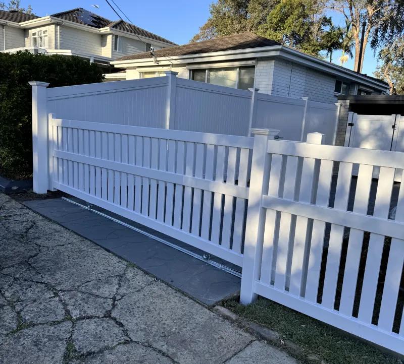 Julia – Railing Sliding Gates