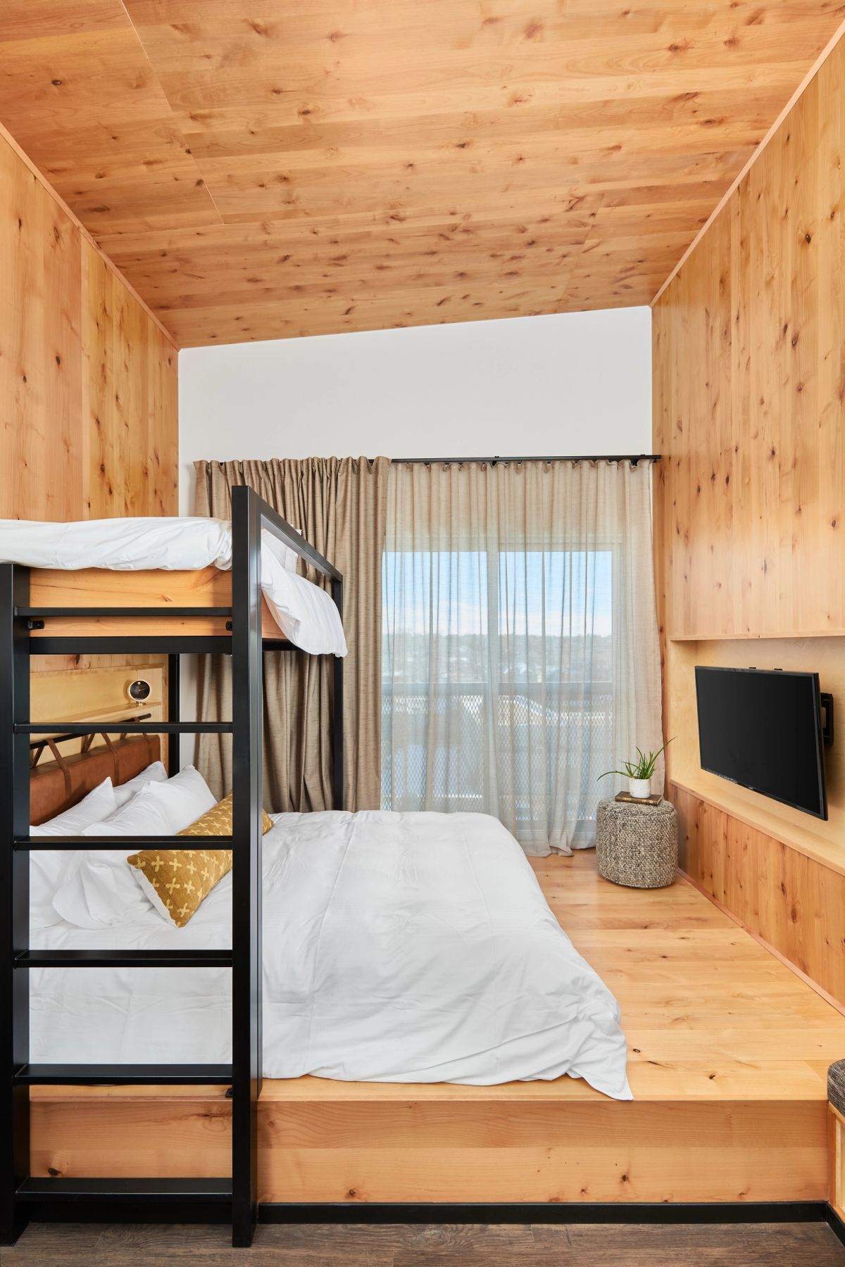 Jr. Queen Bunk Suite