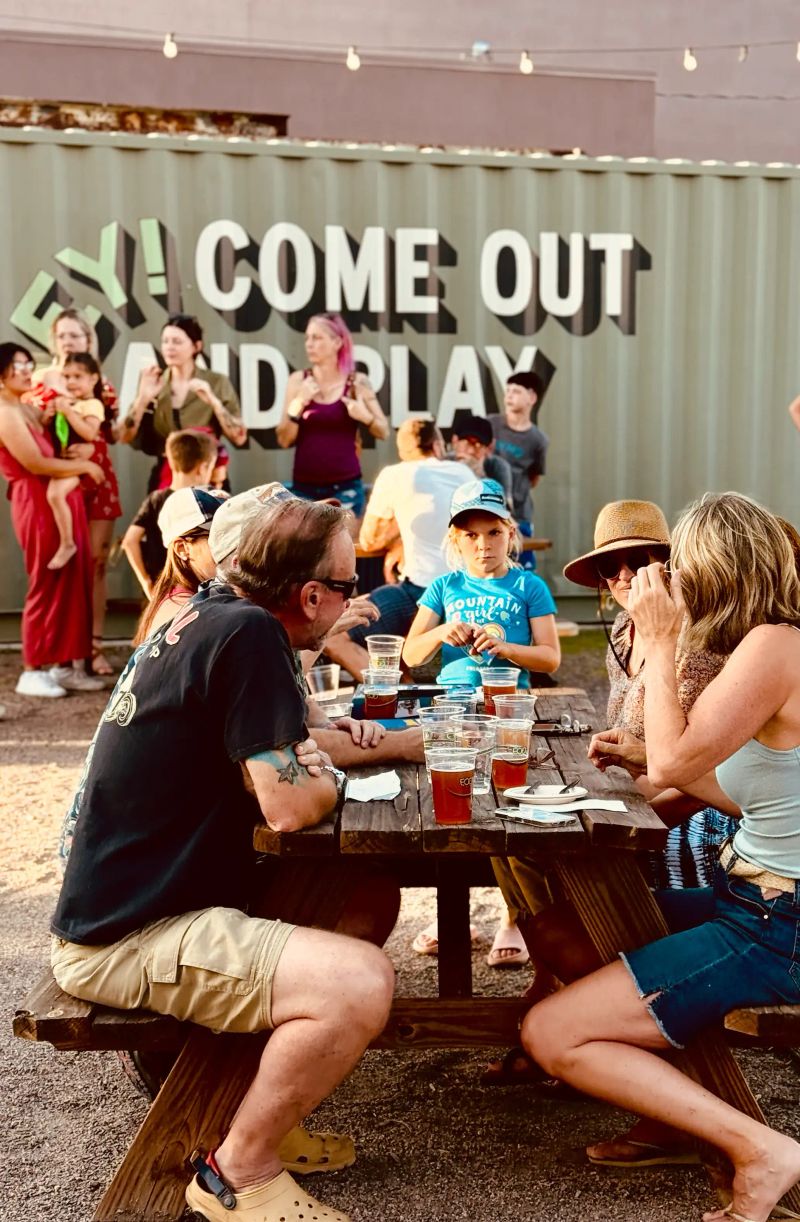 The Yard - Outdoor Ambiance