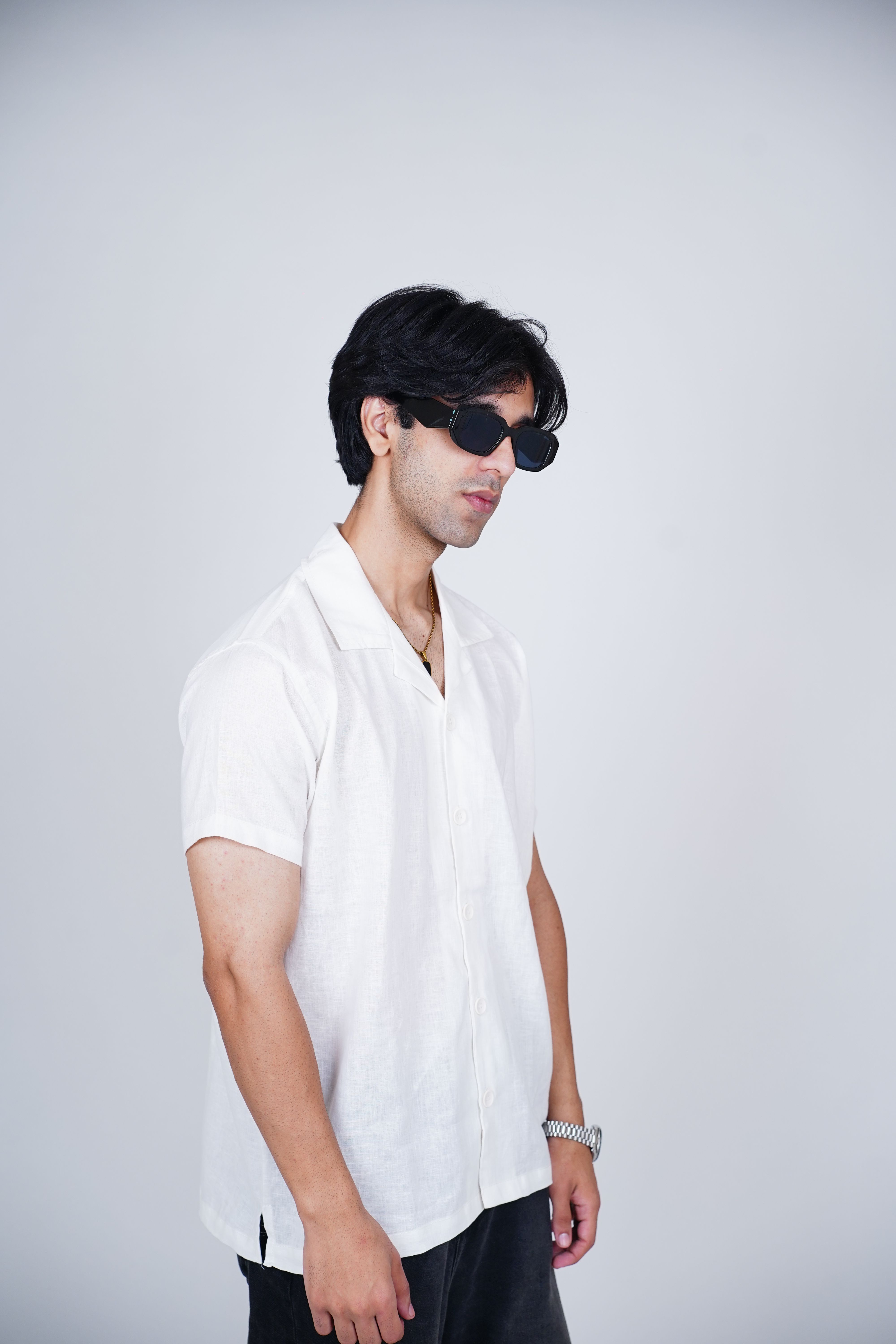 Basic white T-shirt Front