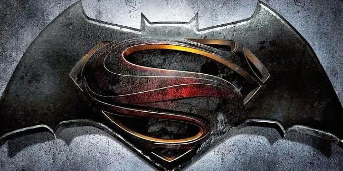 102597285-batman-vs-superma.jpg