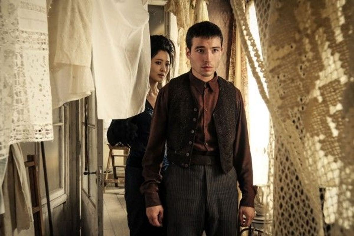 fantastic-beasts-the-crimes-of-grindelwald-ezra-miller-credence
