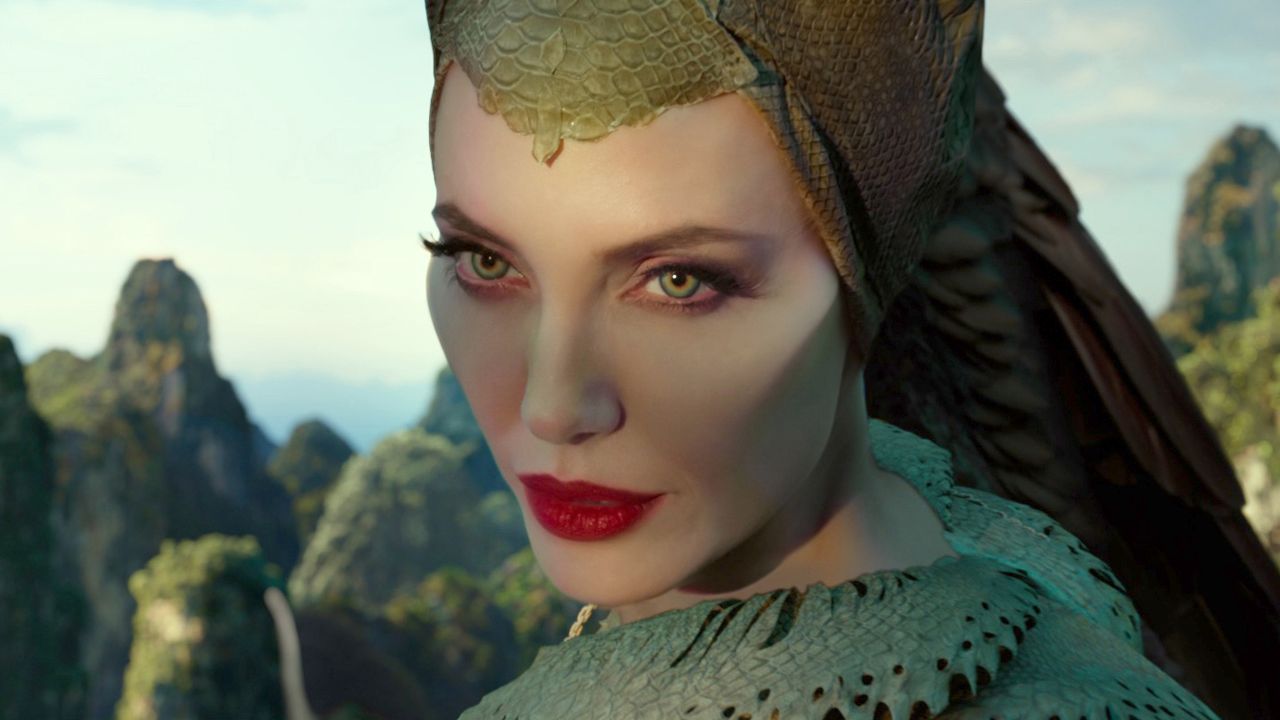 maleficent-mistress-of-evil-angelina-jolie-2.jpg