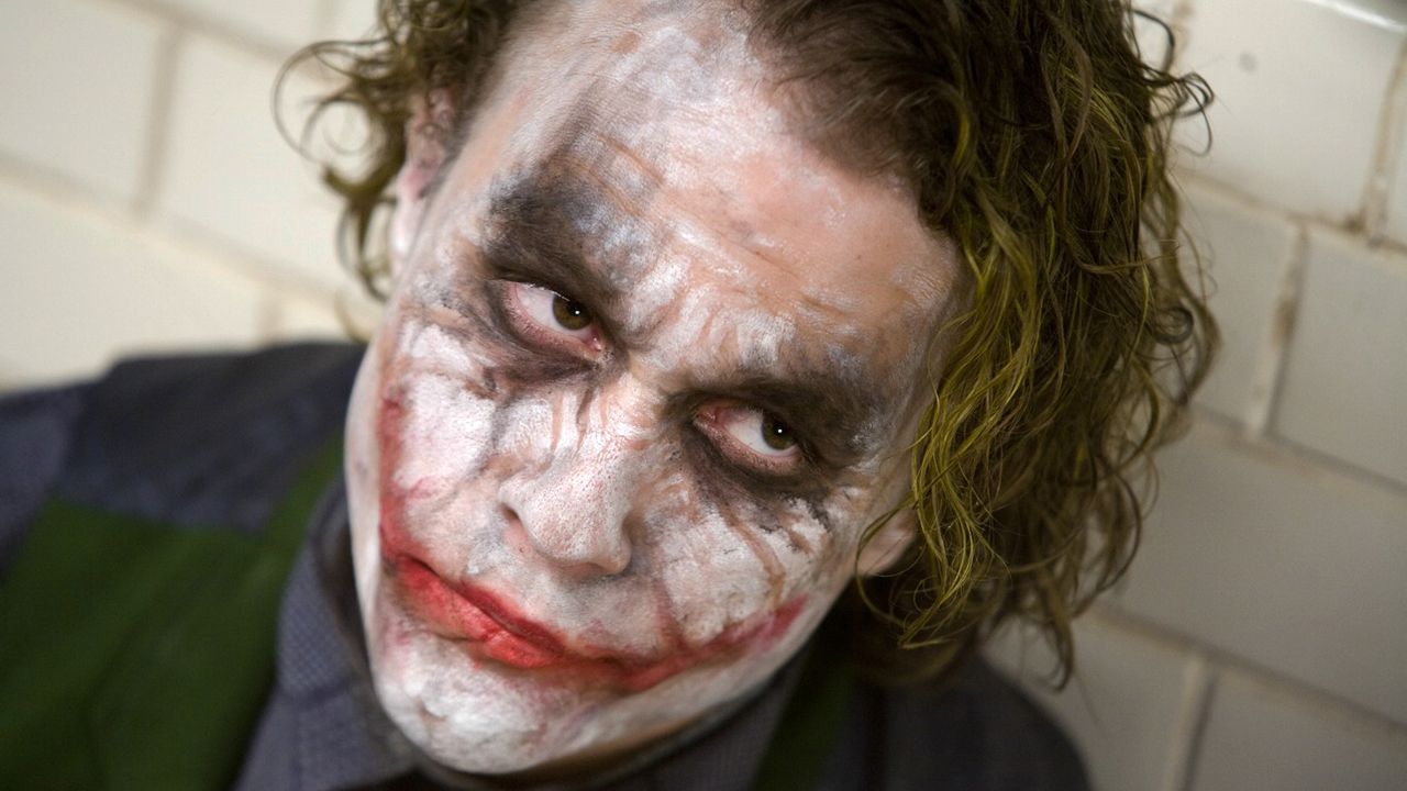 the-dark-knight_8f4aa12b.jpg
