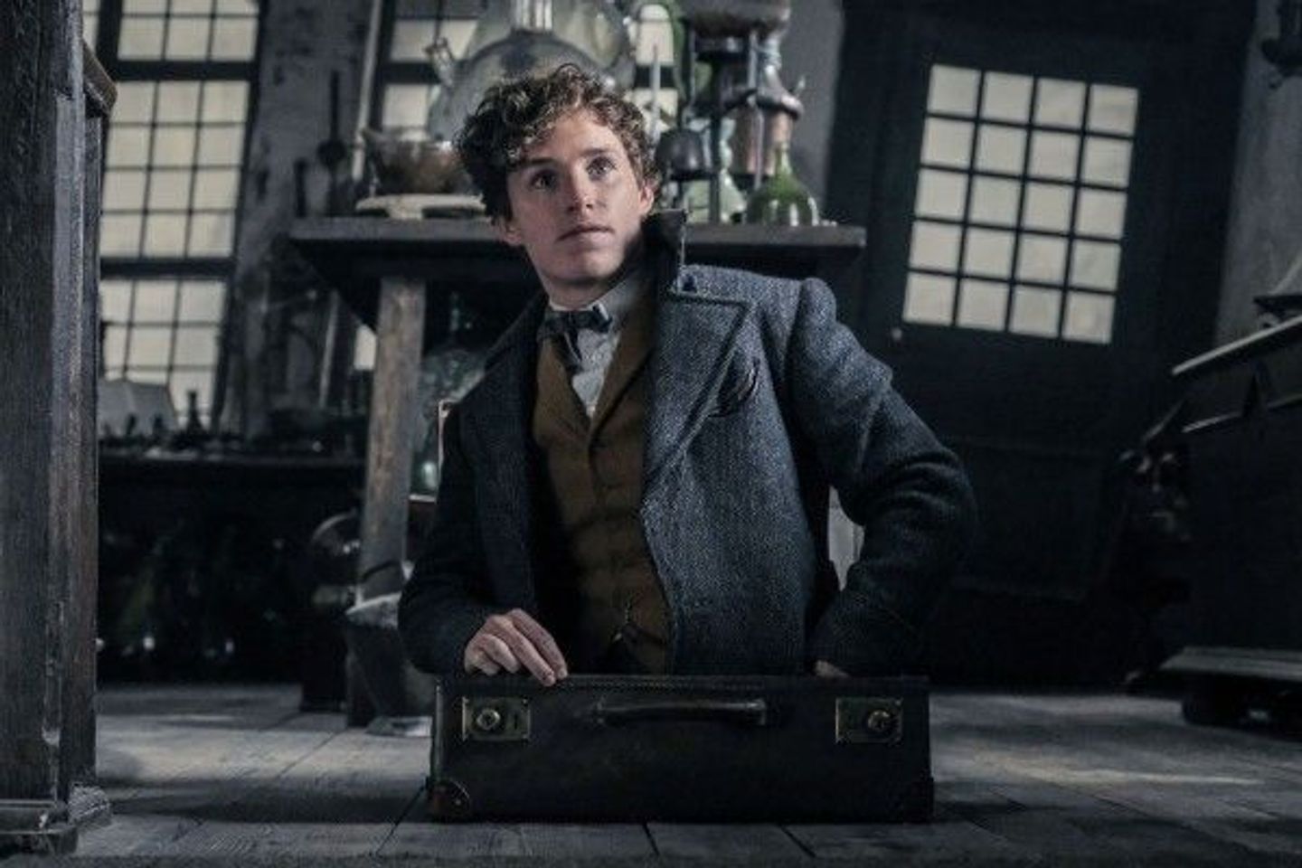 fantastic-beasts-the-crimes-of-grindelwald-eddie-redmayne-newt